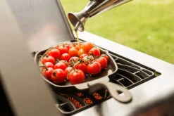 Napoleon Gietijzeren Pan Met Bamboe Onderzetter -Keuken BBQ Winkel napoleon gietijzeren pan met bamboe onderzetter 3